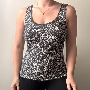 Banana Republic luxe touch grey and white geometric print tank top